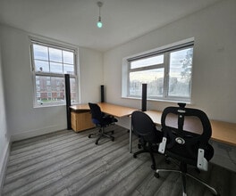 166 London Rd, Morden for lease Interior Photo- Image 2 of 13
