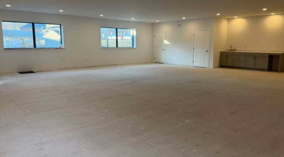 35 State St, Ludlow, MA à louer - Photo du bâtiment - Image 3 de 3