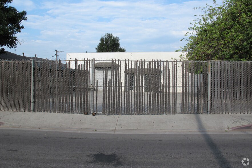 915 N Willowbrook Ave, Compton, CA à vendre - Photo du bâtiment - Image 2 de 55