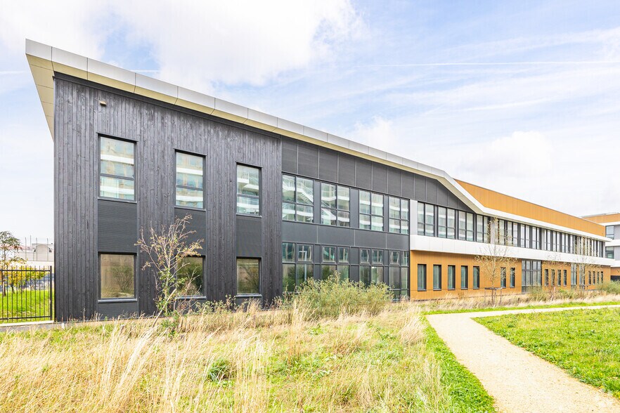 Flex dans Nanterre à louer - Photo du bâtiment - Image 2 de 3