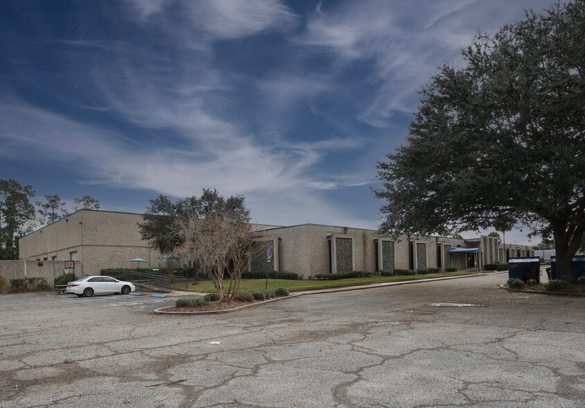 8230 Baycenter Rd, Jacksonville, FL for lease - Building Photo - Image 3 of 4