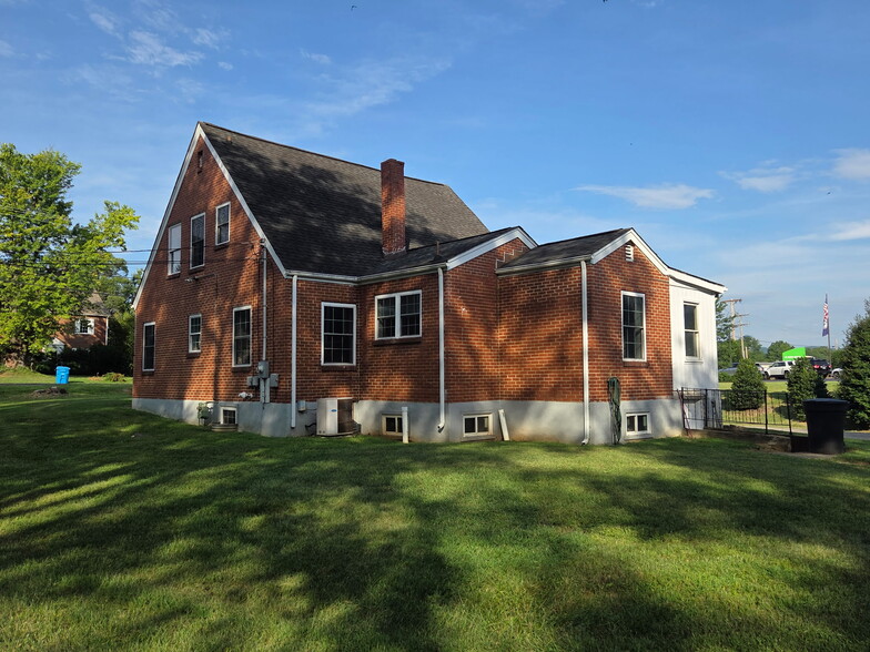 5335 Airport Rd NW, Roanoke, VA for lease - Building Photo - Image 2 of 19