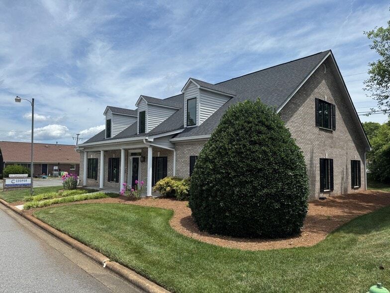 1485 Rymco Dr, Winston-Salem, NC à louer - Photo du bâtiment - Image 2 de 3