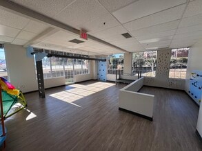 50101 Governors Dr, Chapel Hill, NC à louer Photo intérieure- Image 1 de 4