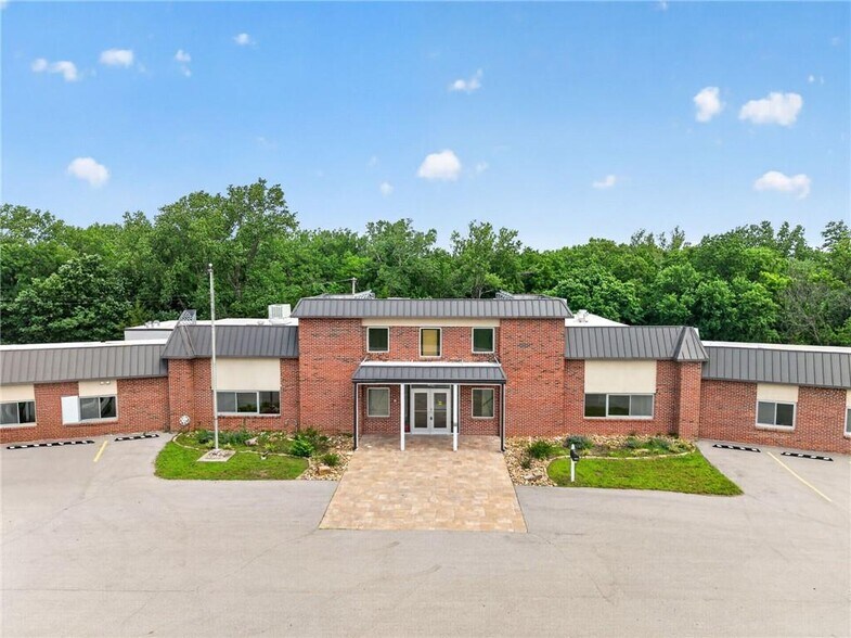 106 Hospital Dr, Smithville, MO à vendre - Photo du bâtiment - Image 2 de 83