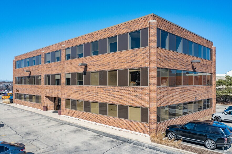 720 Osterman Ave, Deerfield, IL à louer - Photo du bâtiment - Image 2 de 12