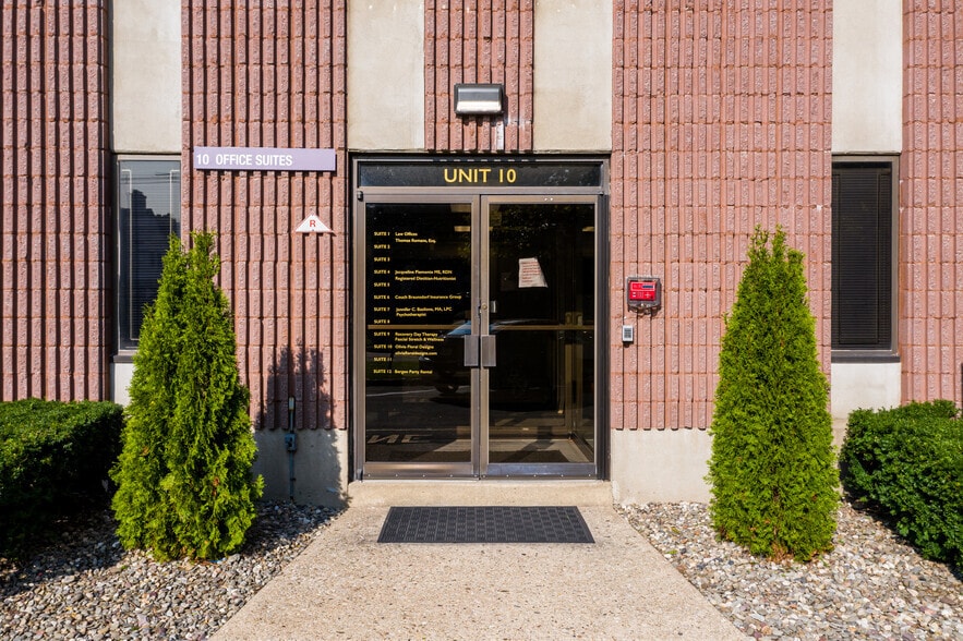 681 Lawlins Park, Wyckoff, NJ for lease - Building Photo - Image 3 of 8