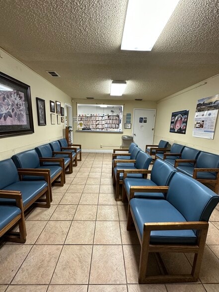 927 E Main St, Uvalde, TX à vendre - Photo intérieure - Image 2 de 4