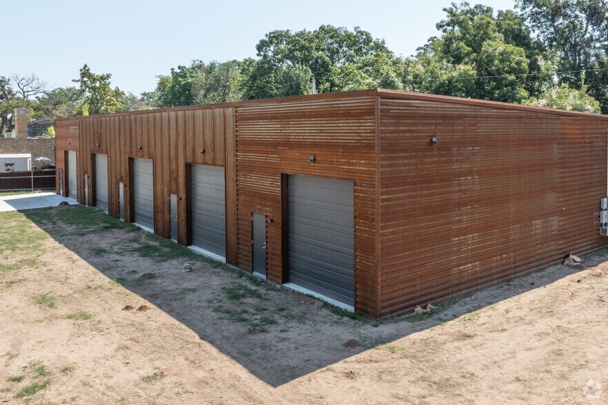 4008 Charles Page Blvd, Tulsa, OK à louer - Photo du bâtiment - Image 3 de 5