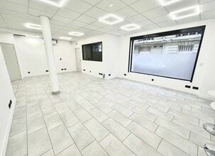 3 Rue De Chazelles, Paris for lease Interior Photo- Image 1 of 3