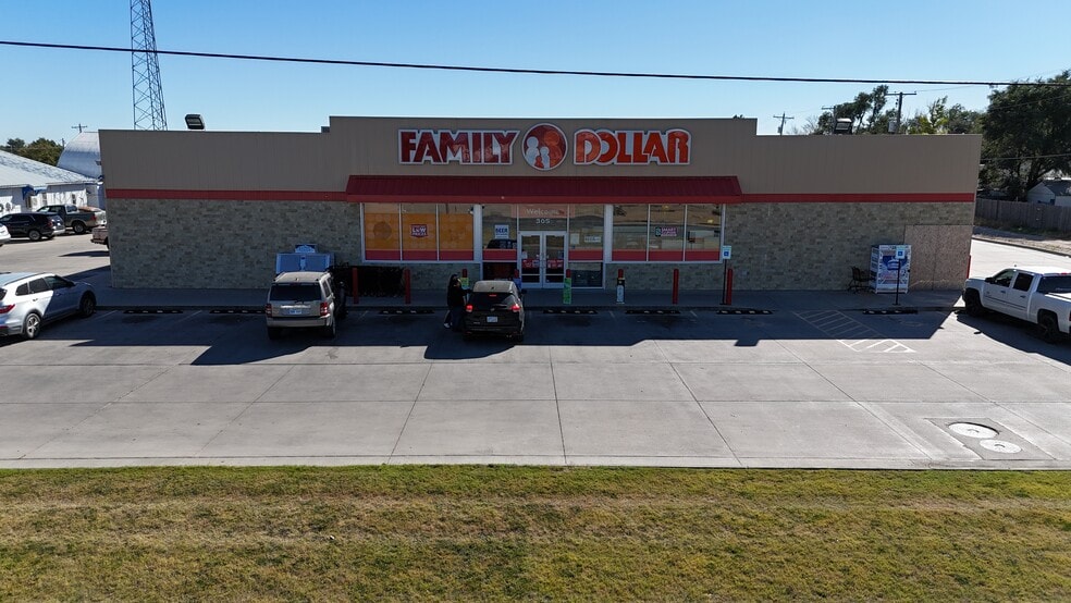 305 E Oklahoma St, Ulysses, KS à vendre - Photo du bâtiment - Image 3 de 8