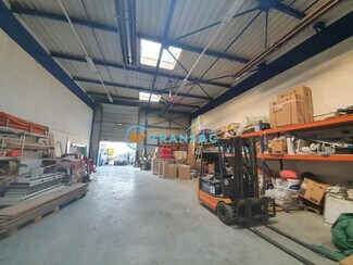 Plus de détails pour Local d'activités à louer