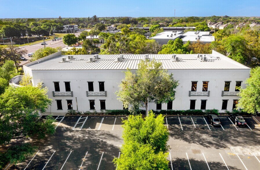 7701 Little Rd, New Port Richey, FL à louer - Photo du bâtiment - Image 2 de 9