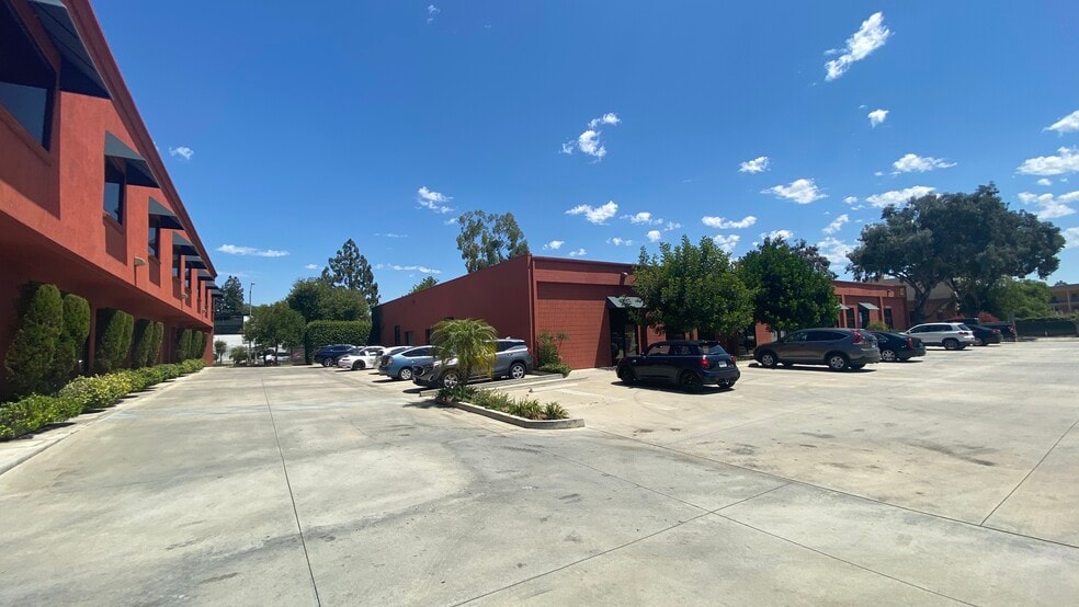 1 W Mountain St, Pasadena, CA for lease - Building Photo - Image 2 of 4