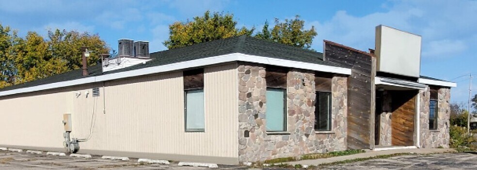 1145 S Washburn St, Oshkosh, WI à vendre - Photo du bâtiment - Image 2 de 9