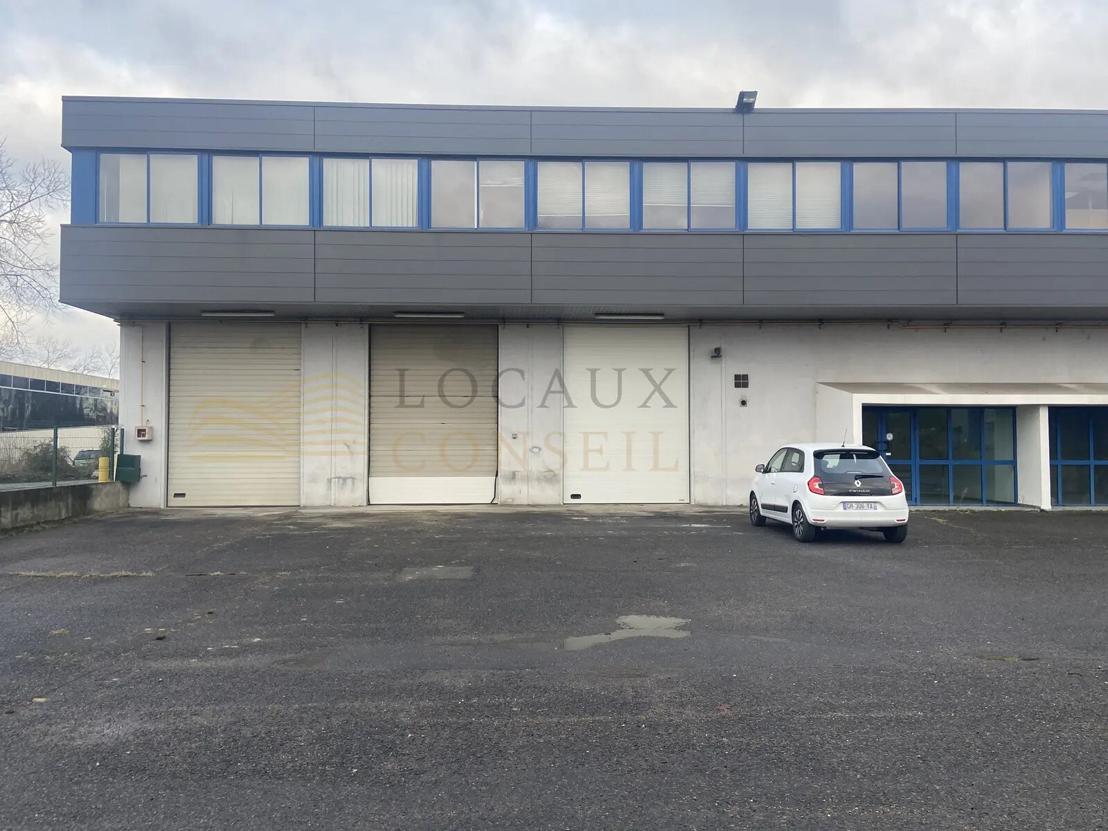 Flex dans SAINT-OUEN-L'AUMONE à louer Photo du bâtiment- Image 1 de 6