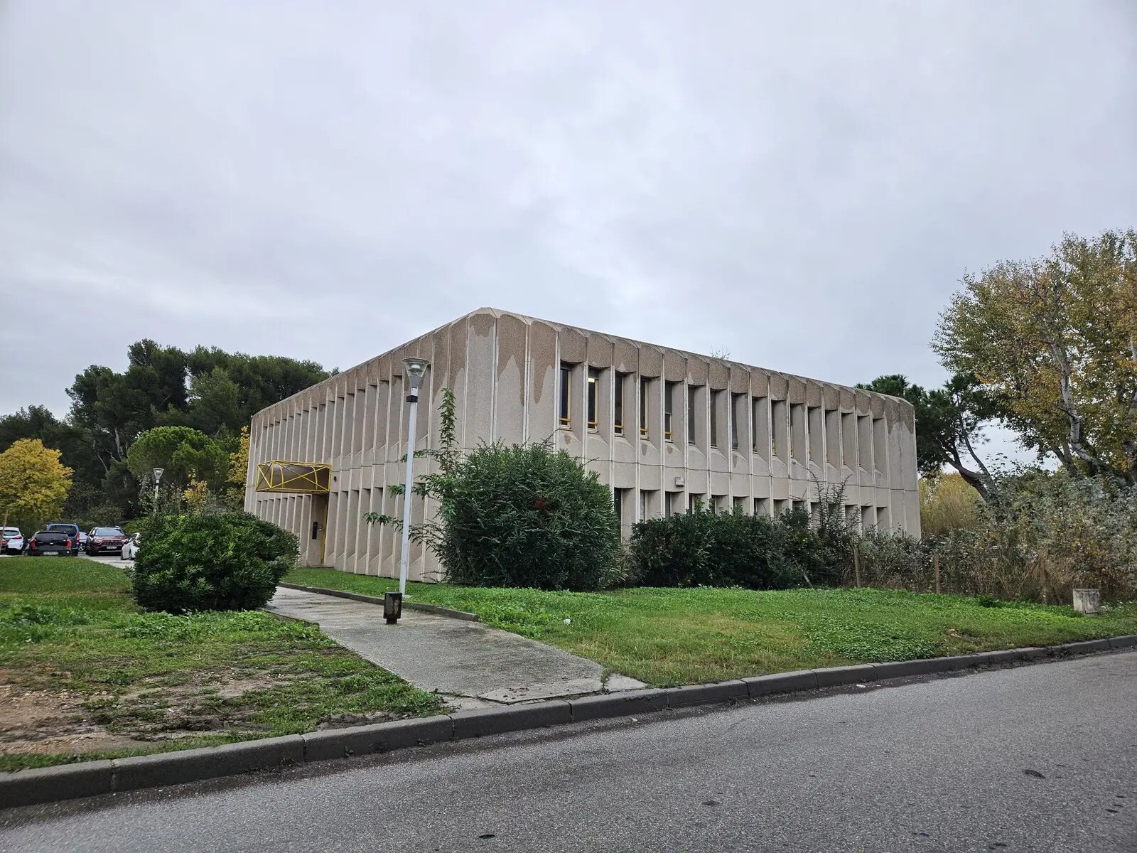 Office in Vitrolles for lease Building Photo- Image 1 of 20