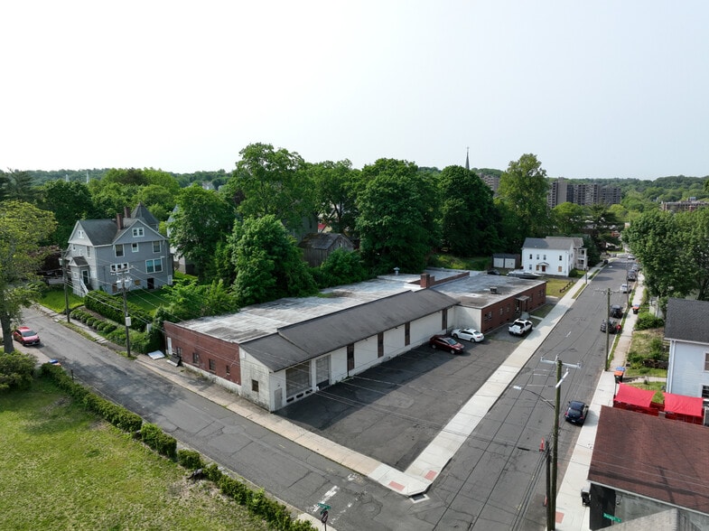 141 Grove St, Meriden, CT à vendre - Aérien - Image 2 de 21