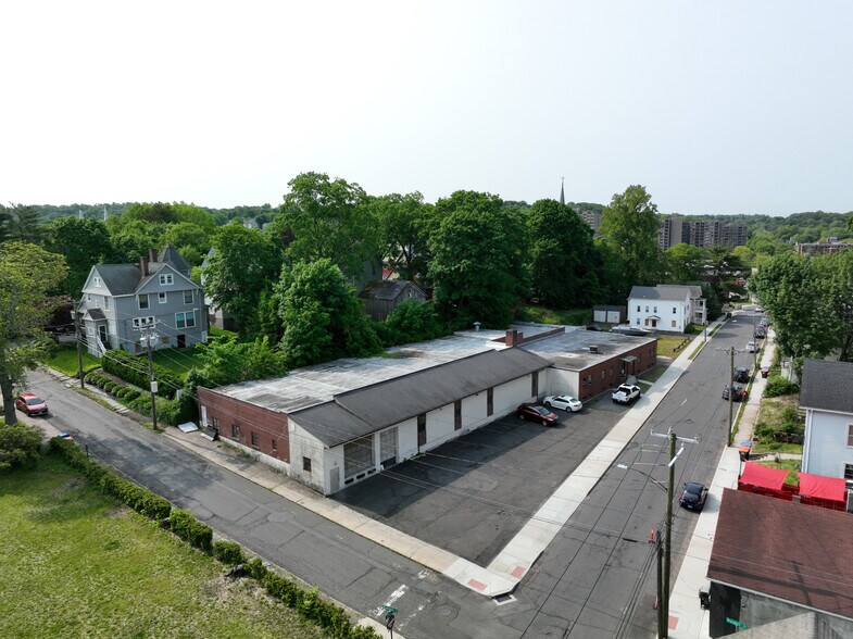 141 Grove St, Meriden, CT à louer - Photo du bâtiment - Image 3 de 16