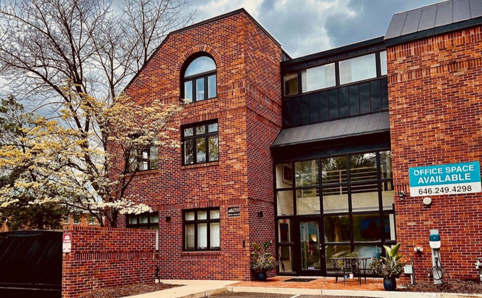 403 N Henry St, Alexandria, VA à vendre - Photo du bâtiment - Image 1 de 30