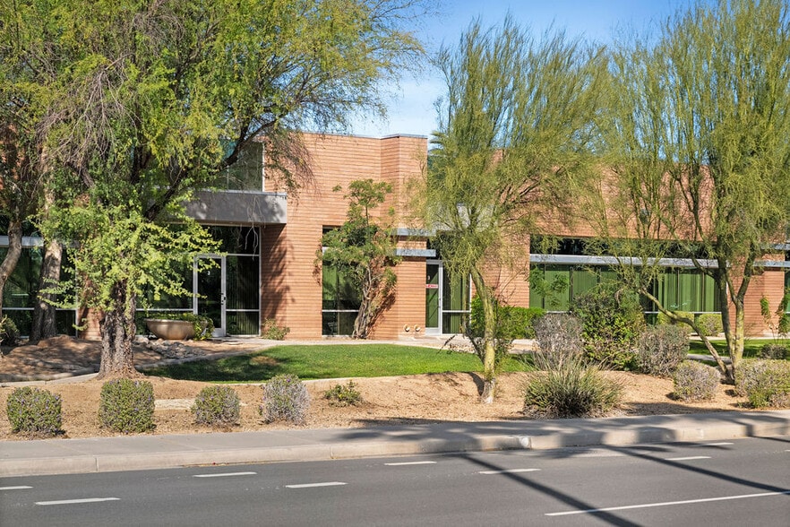 5500 W Chandler Blvd, Chandler, AZ à louer - Photo du bâtiment - Image 3 de 10