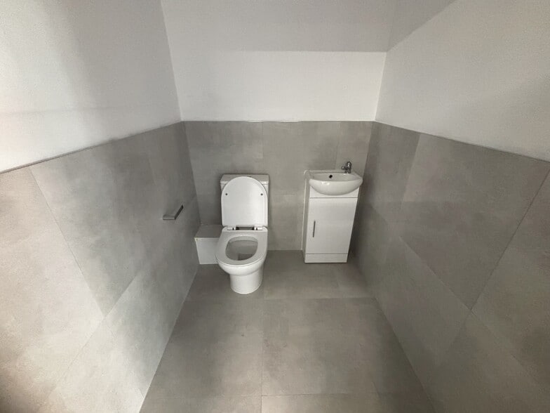 Oldham Rd, Manchester for sale - Building Photo - Image 3 of 11