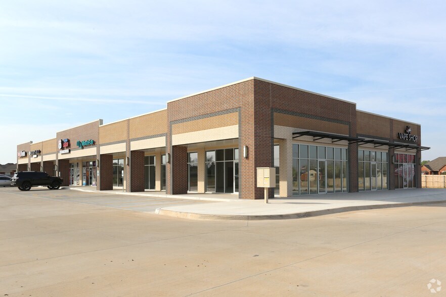 4301 N Sara Rd, Yukon, OK for lease - Primary Photo - Image 1 of 14
