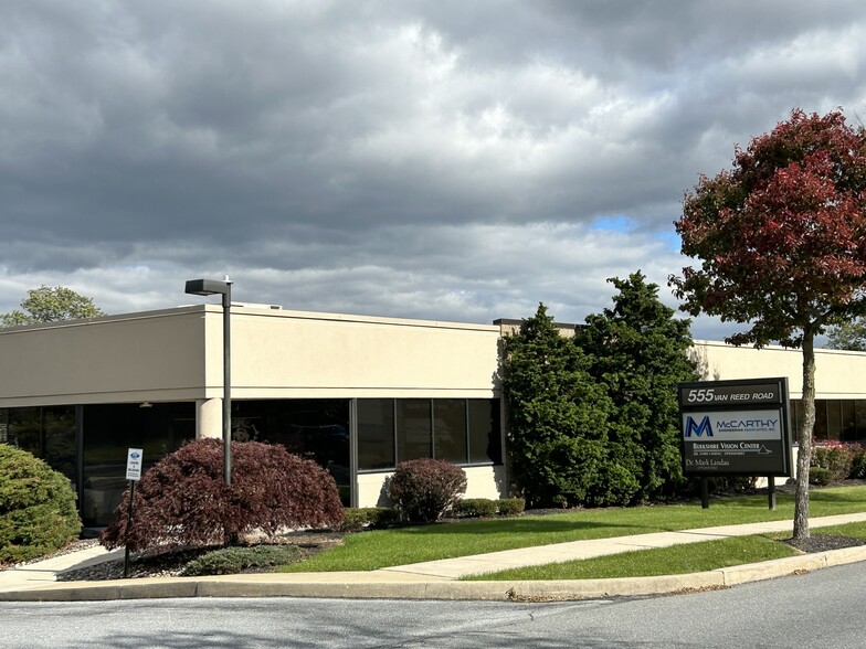 555 Van Reed Rd, Wyomissing, PA for lease - Building Photo - Image 1 of 6