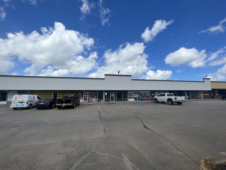 101-161 North Brazosport Blvd, Clute, TX for lease - Building Photo - Image 2 of 4