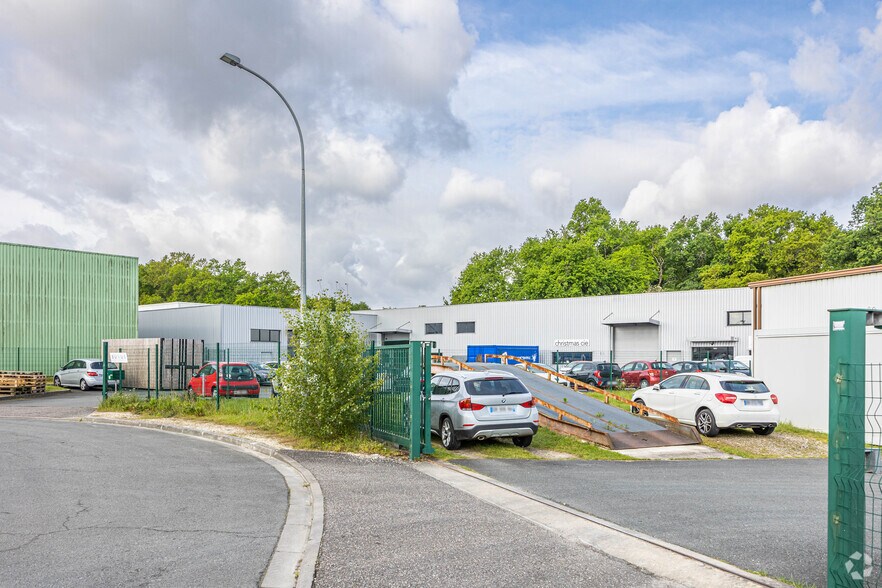 5 Allée Jacqueline Auriol, Eysines à louer - Photo du bâtiment - Image 2 de 11