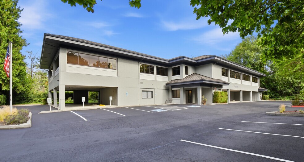 640 NW Gilman Blvd, Issaquah, WA à vendre - Photo du bâtiment - Image 2 de 8
