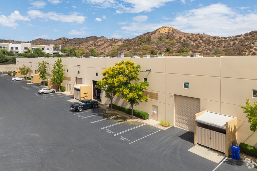 28312-28326 Constellation Rd, Valencia, CA for lease - Building Photo - Image 2 of 5