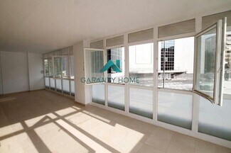 Plus de détails pour Multi-résidentiel à vendre