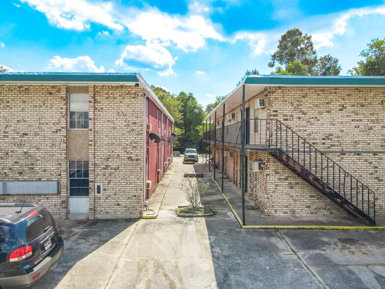 1413 Jim Taylor Dr, Baton Rouge, LA à vendre - Photo du bâtiment - Image 2 de 14