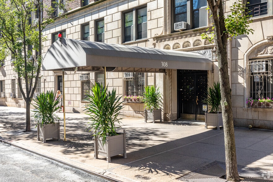 302-318 E 79th St, New York, NY for sale - Building Photo - Image 2 of 4
