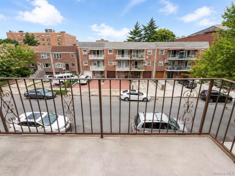 144-45-144-47 37th Ave, Flushing, NY à vendre - Photo du bâtiment - Image 3 de 15