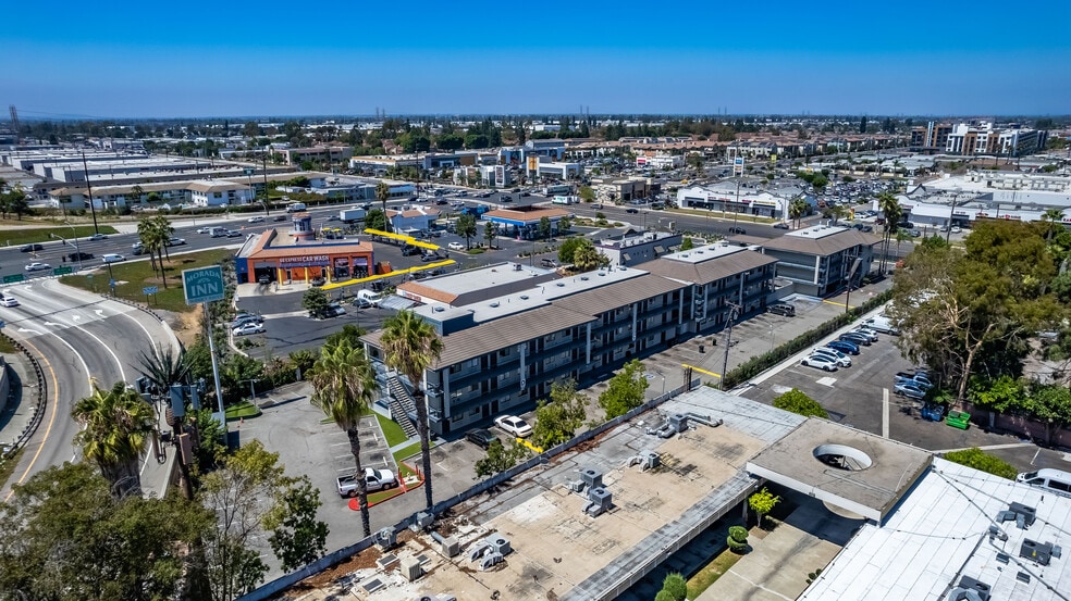 8062 Garden Grove Blvd, Garden Grove, CA for sale - Building Photo - Image 1 of 20