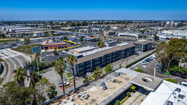 Plus de détails pour 8062 Garden Grove Blvd, Garden Grove, CA - Services hôteliers à vendre