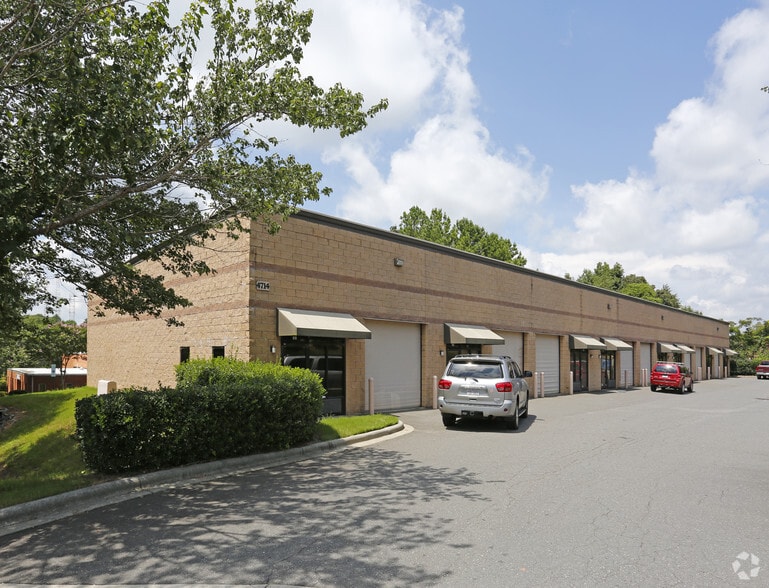 4714 Stockholm Ct, Charlotte, NC à louer - Photo principale - Image 1 de 10