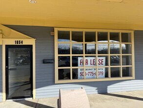 1638-1662 Falmouth Rd, Centerville, MA for lease Interior Photo- Image 1 of 5
