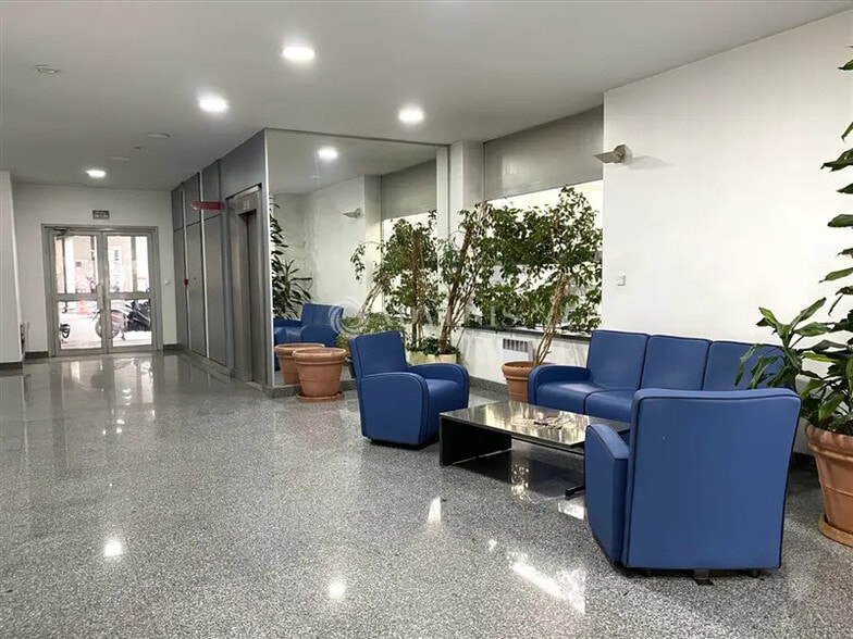 Bureau dans Saint-Ouen-sur-Seine à louer - Hall d’entrée - Image 2 de 8