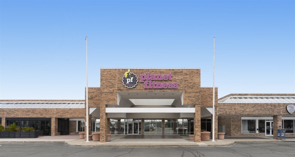 6306-6410 W Jefferson Blvd, Fort Wayne, IN à louer - Photo du bâtiment - Image 3 de 14