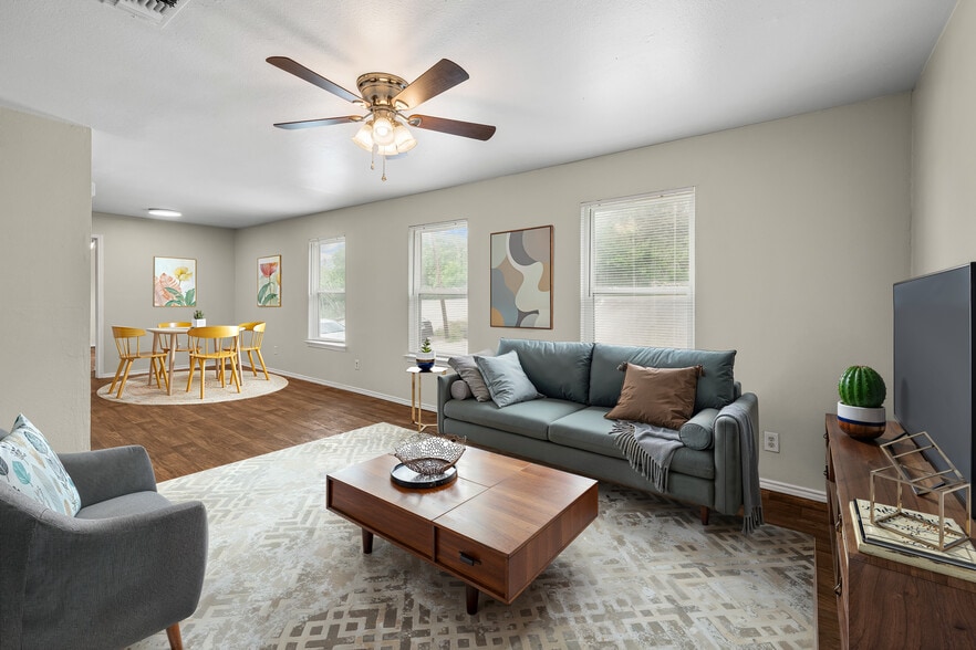 1009 Advance St, San Marcos, TX à vendre - Photo du bâtiment - Image 1 de 36