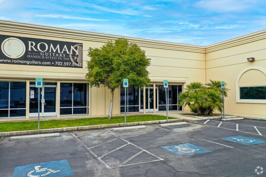 3485 W Harmon Ave, Las Vegas, NV à louer - Photo du bâtiment - Image 3 de 4