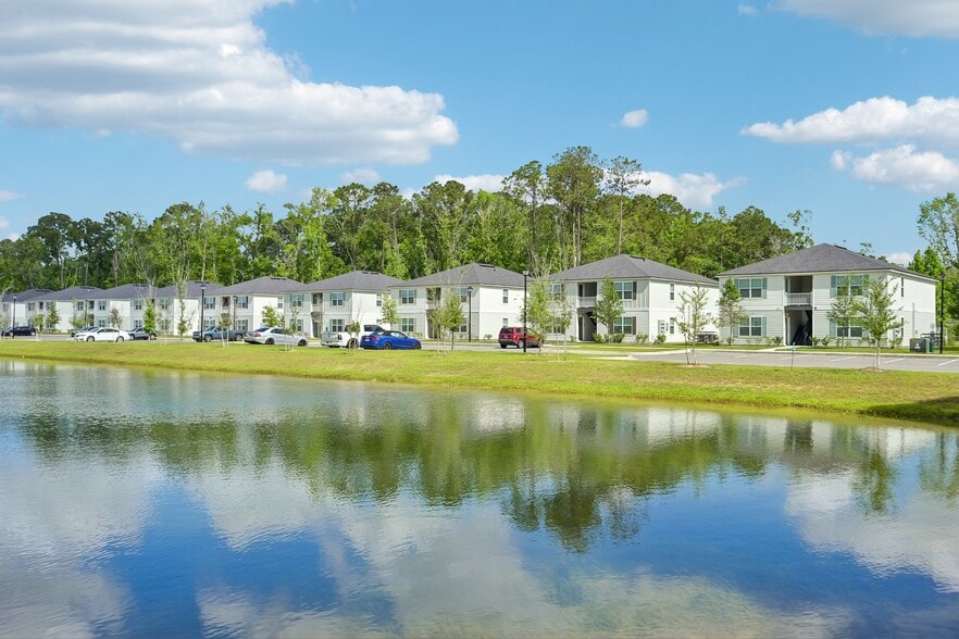 6421 Breezy Oaks Way, Jacksonville, FL for sale - Building Photo - Image 1 of 34