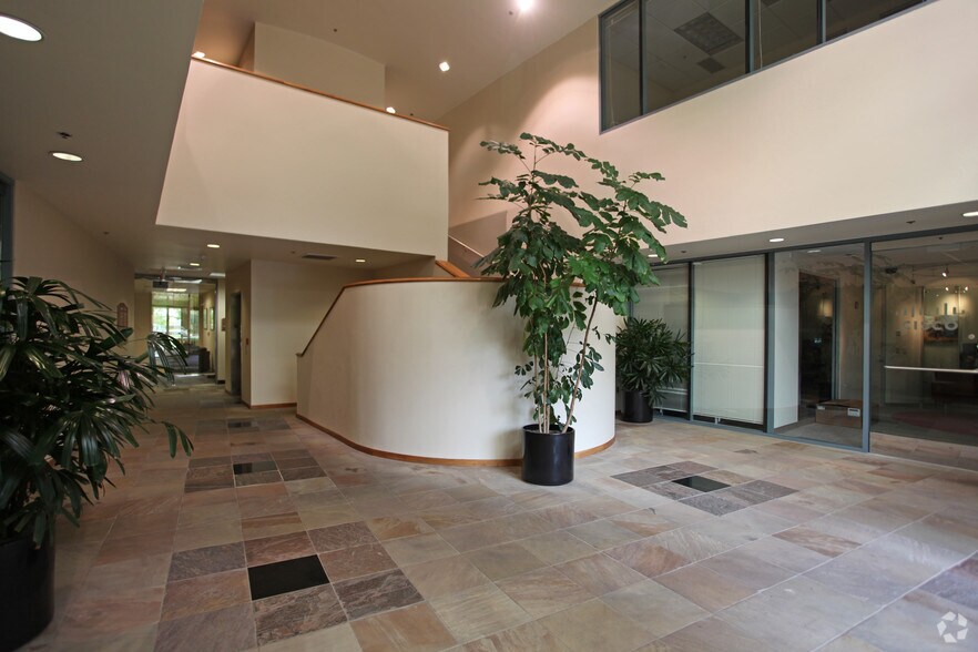 3430 E Sunrise Dr, Tucson, AZ à louer - Hall d’entrée - Image 2 de 5