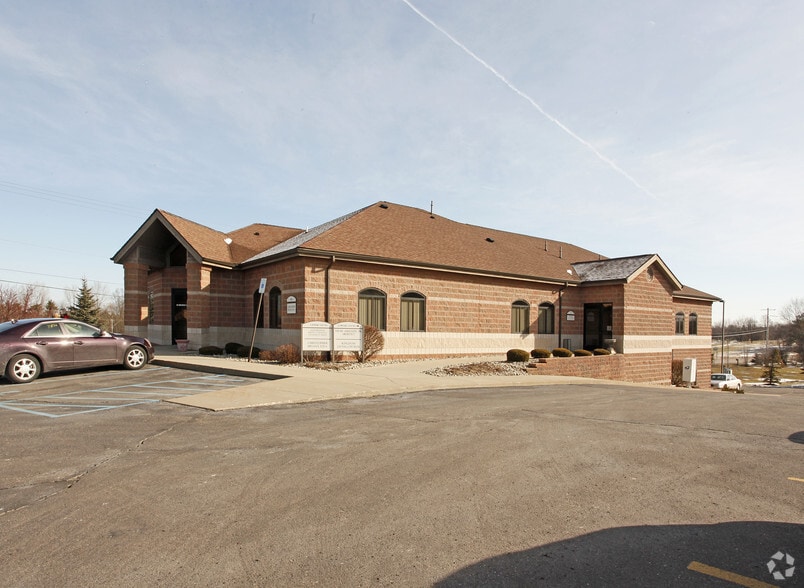 8285 S Saginaw St, Grand Blanc, MI for lease - Primary Photo - Image 1 of 24