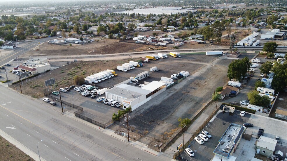25050 3rd St, San Bernardino, CA à vendre - Photo du bâtiment - Image 2 de 7