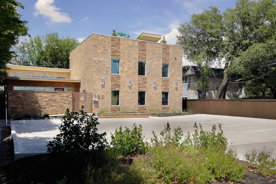 900 W North Loop Blvd, Austin, TX for sale - Building Photo - Image 1 of 52