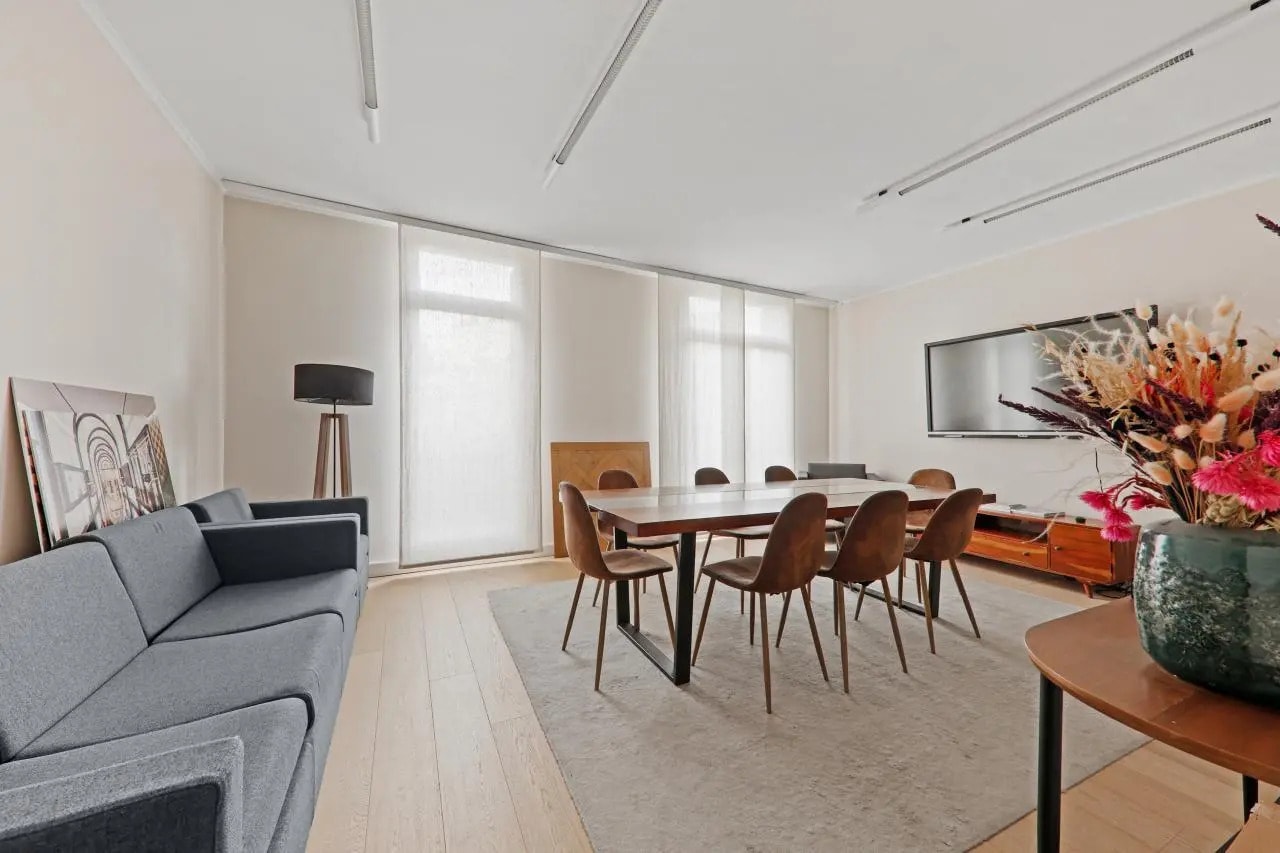 1-3 Avenue Marceau, Paris for sale Interior Photo- Image 1 of 14